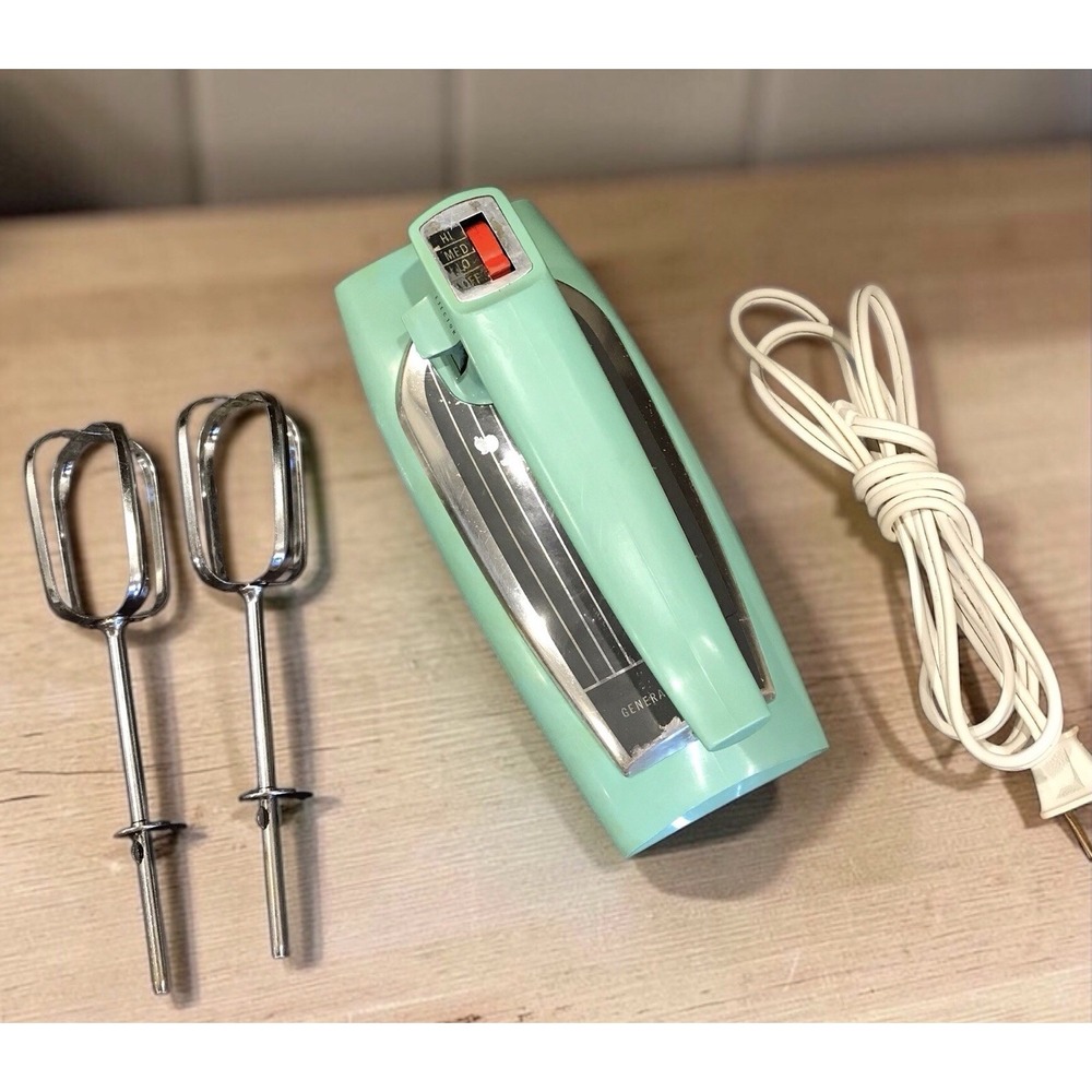 Vintage GE General Electric 10M47 Turquoise Hand Mixer Beaters MCM Made USA
